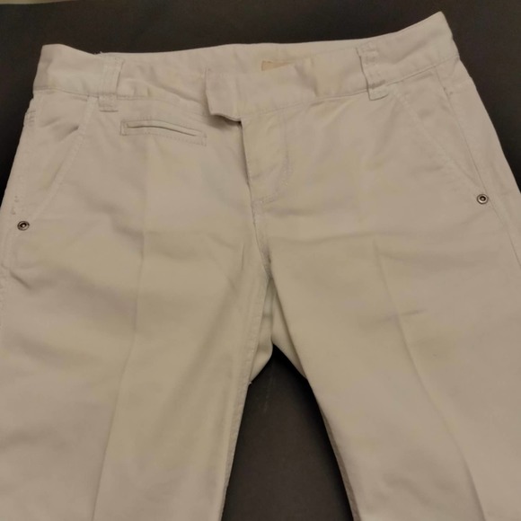 DKNY jean shorts. Size 2 - Picture 1 of 4